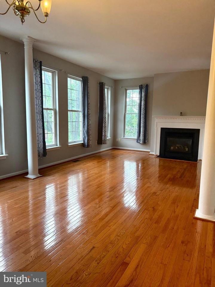 46190 Walpole Ter - Photo 6 of 22
