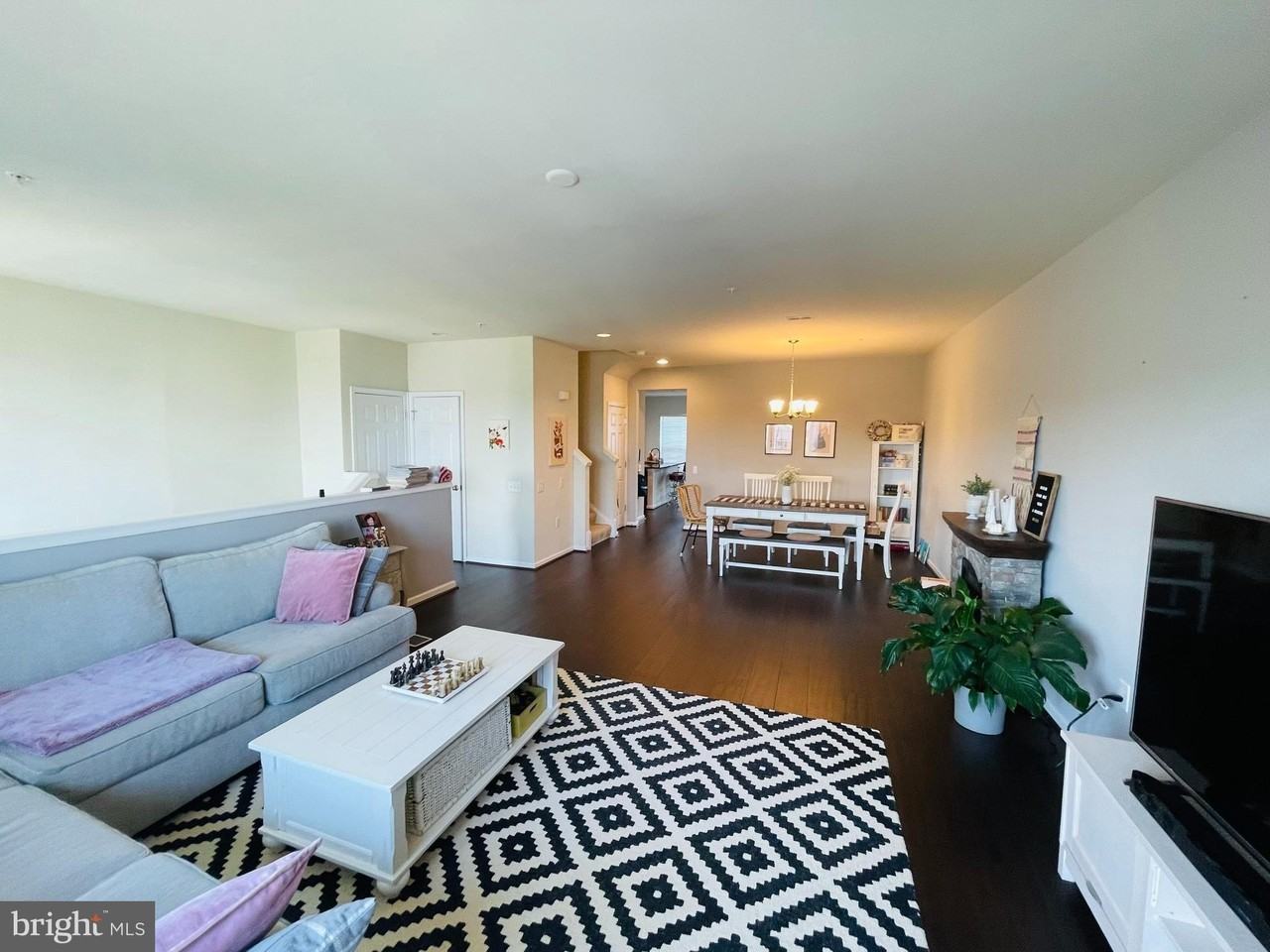 42699 Wardlaw Ter - Photo 2 of 29