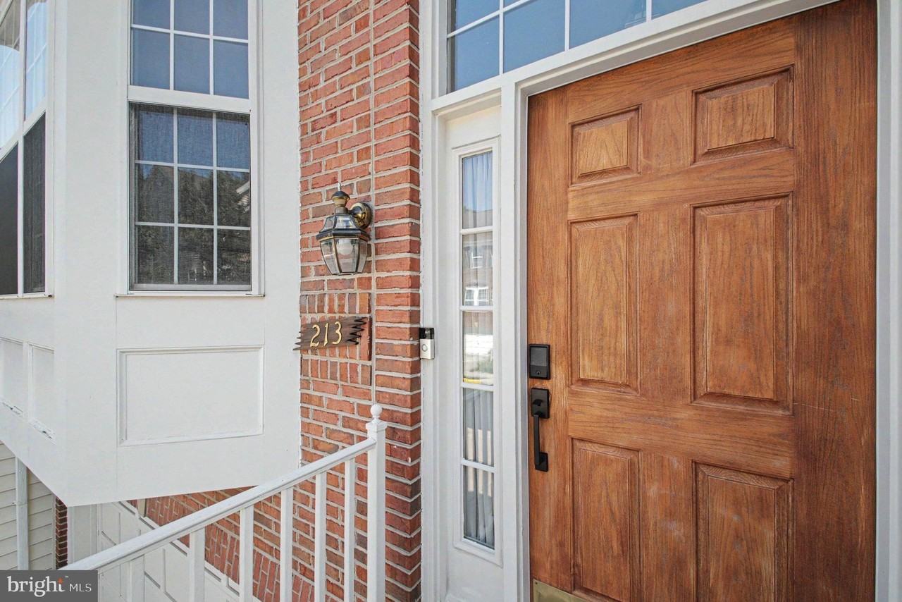 213 Spencer Ter Se - Photo 4 of 30