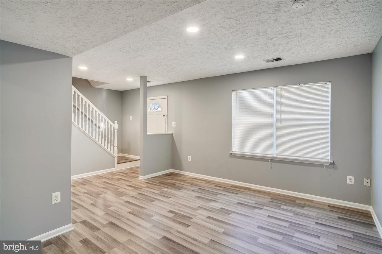 8603 Woodhue Ct - Photo 2 of 18