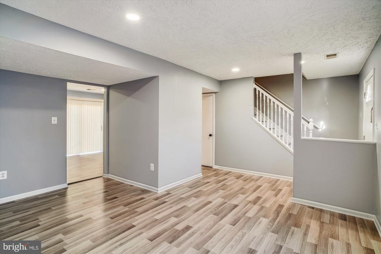 8603 Woodhue Ct - Photo 3 of 18