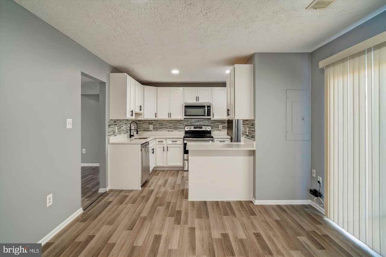 8603 Woodhue Ct - Photo 6 of 18