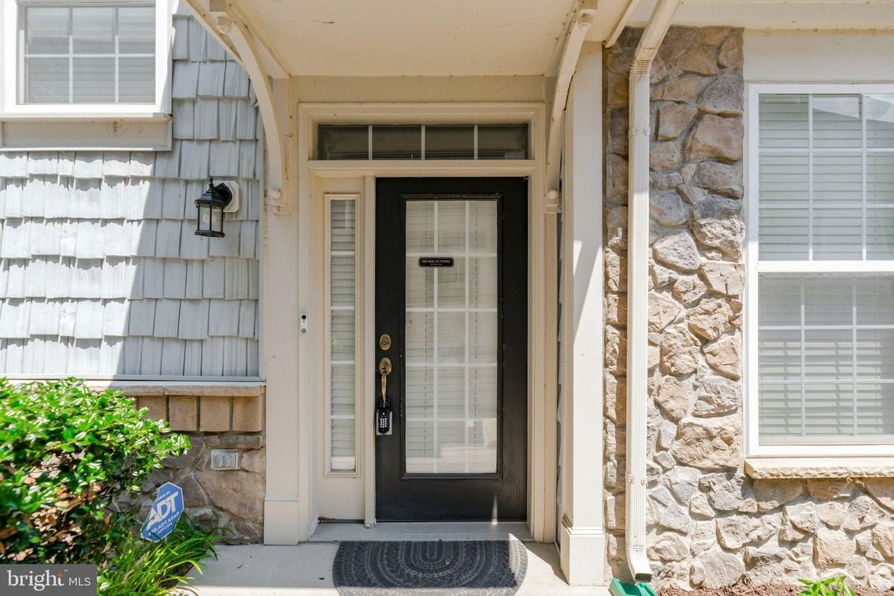 13960 Greendale Dr - Photo 4 of 46