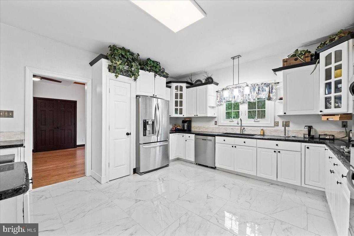 7403 Barrister Ct - Photo 3 of 22