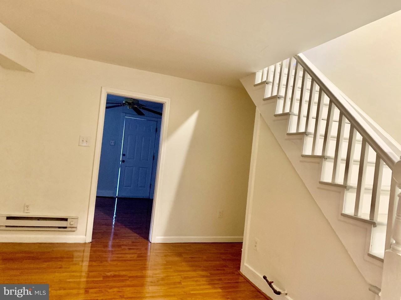 221 Baker St - Photo 4 of 34