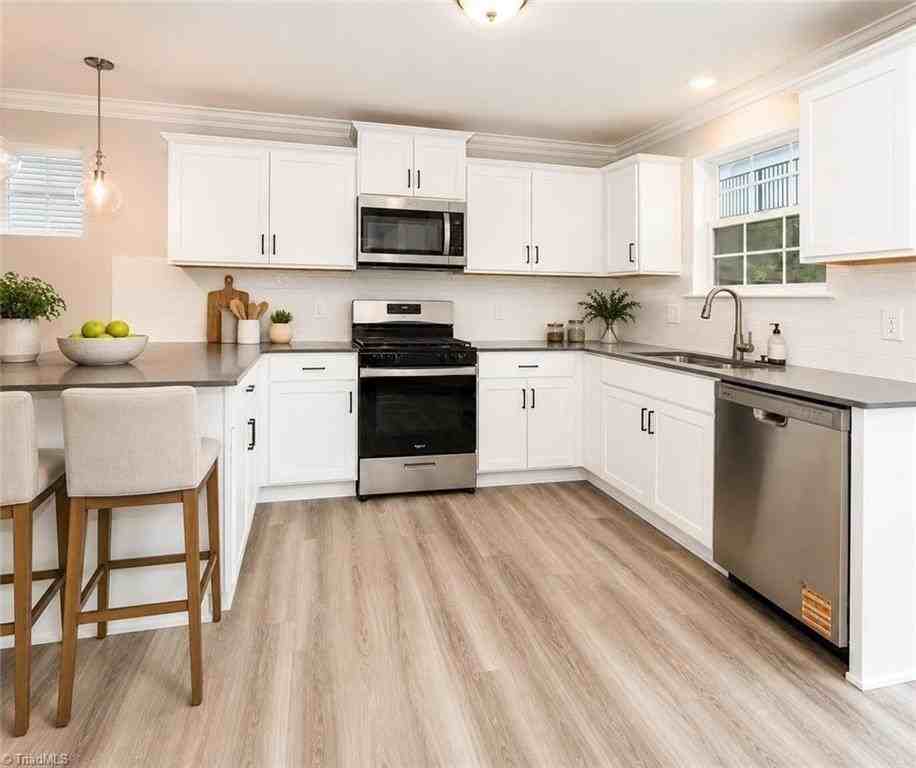 4020 Winding Vine Ln - Photo 4 of 7