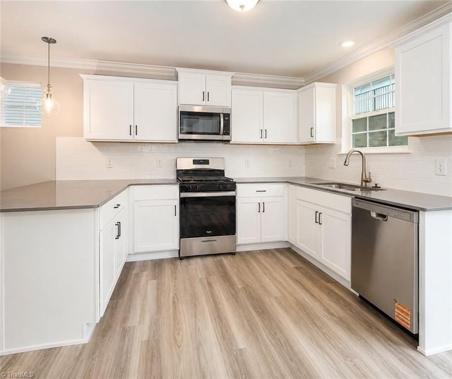 4020 Winding Vine Ln - Photo 5 of 7