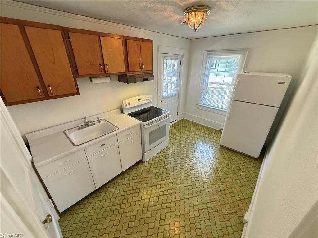 1525 W First Street - Photo 4 of 12