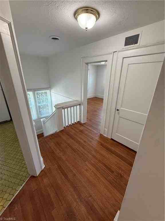 1525 W First Street - Photo 5 of 12
