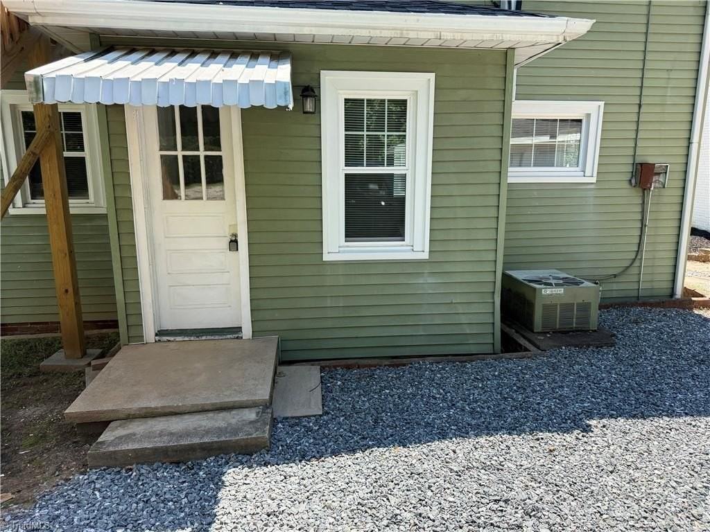 1529 W First Street - Photo 3 of 17