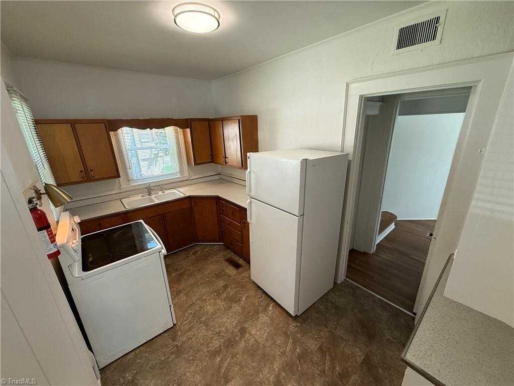1529 W First Street - Photo 5 of 17