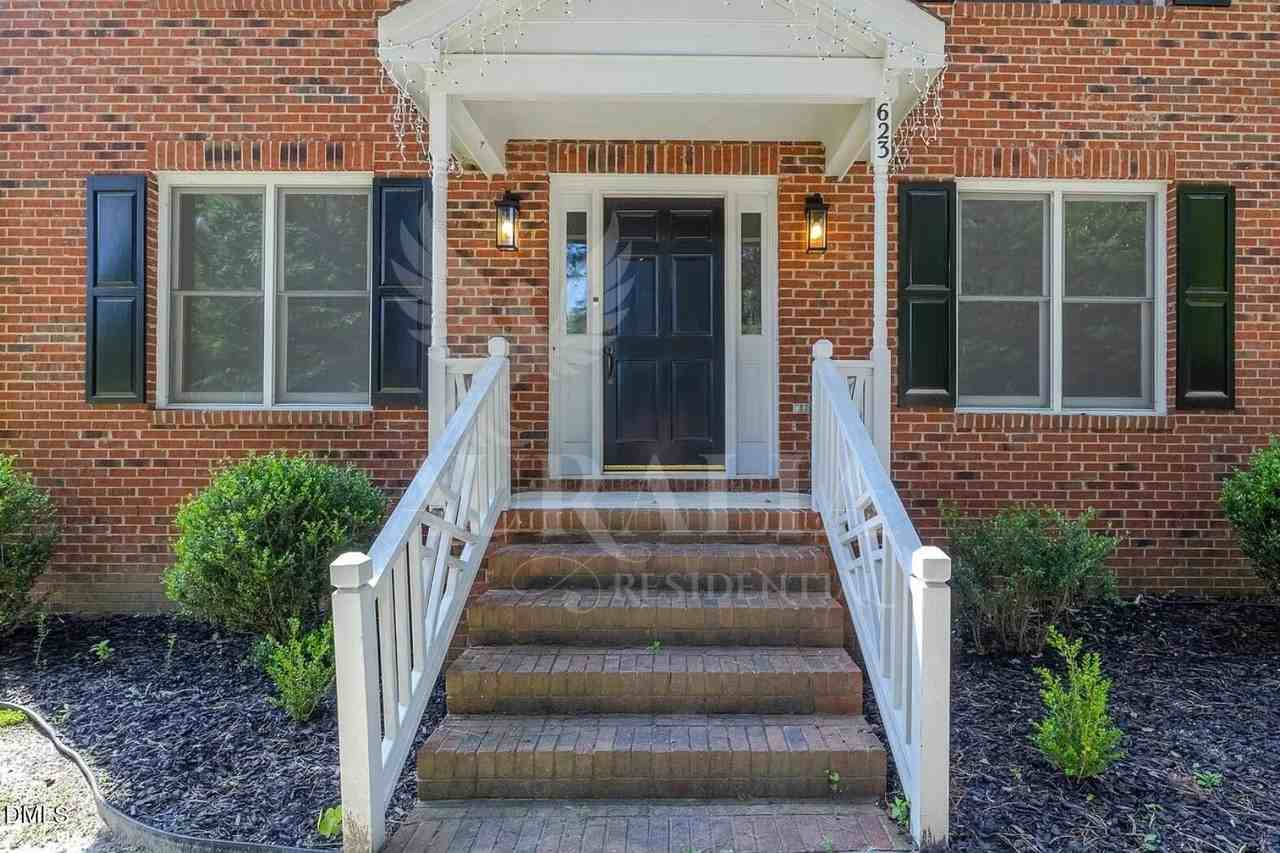 623 Elmwood Ct - Photo 4 of 33