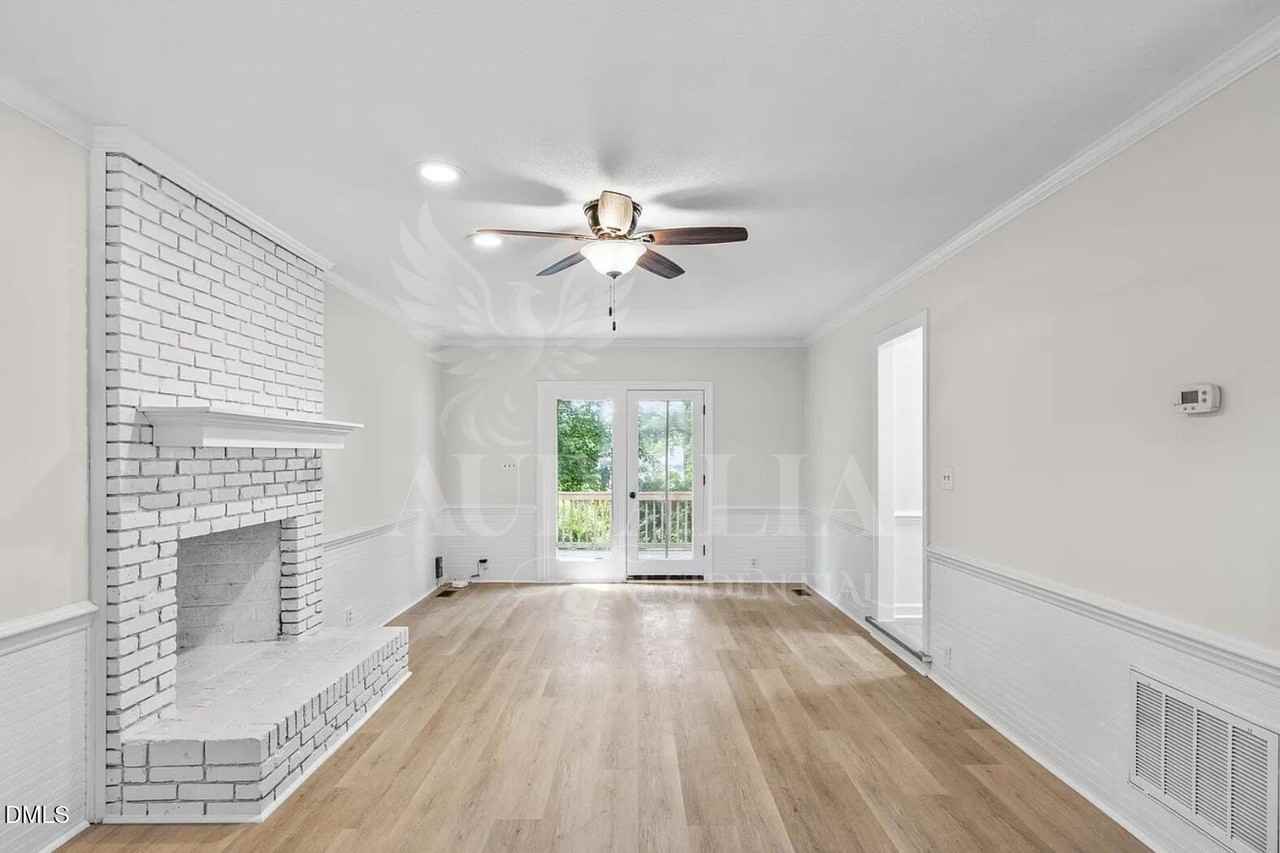 623 Elmwood Ct - Photo 6 of 33