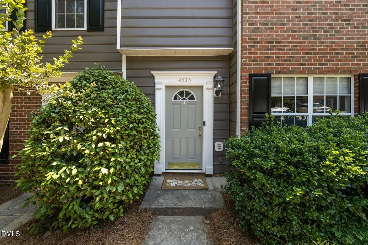 4323 Pine Springs Ct - Photo 2 of 38
