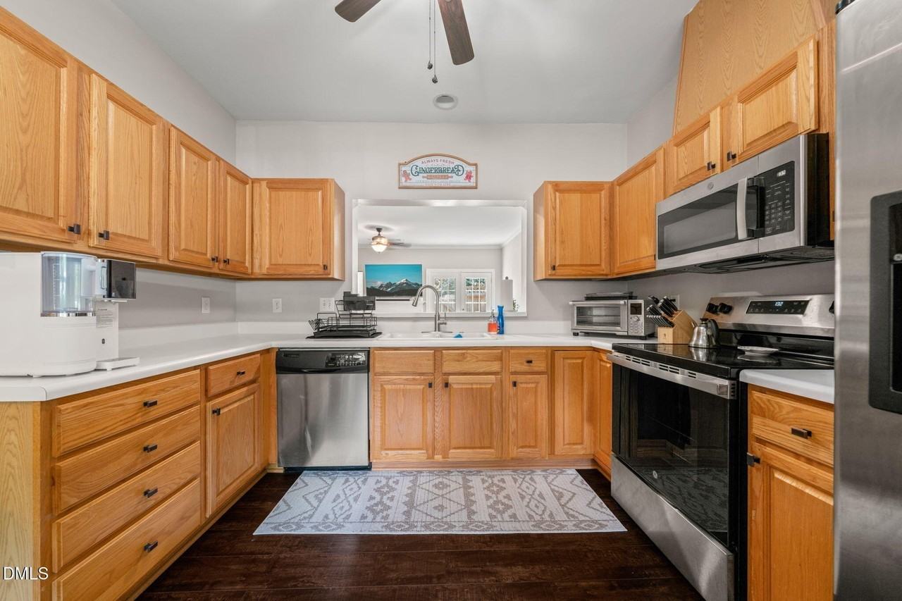 4323 Pine Springs Ct - Photo 3 of 38