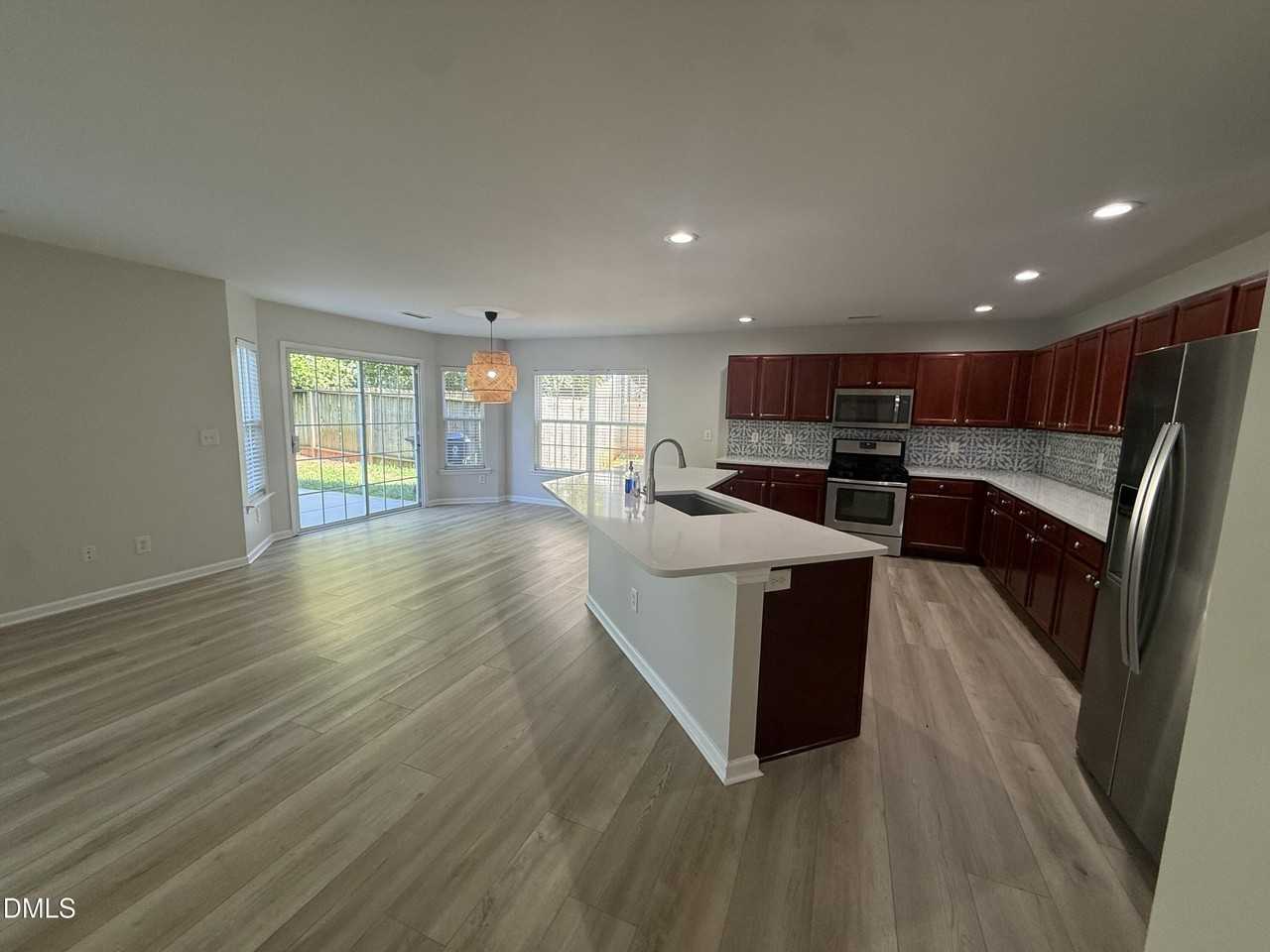 220 Milpass Dr - Photo 3 of 20