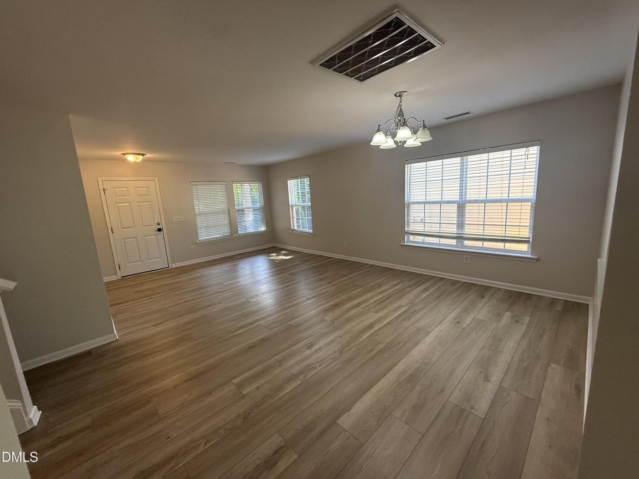 220 Milpass Dr - Photo 4 of 20