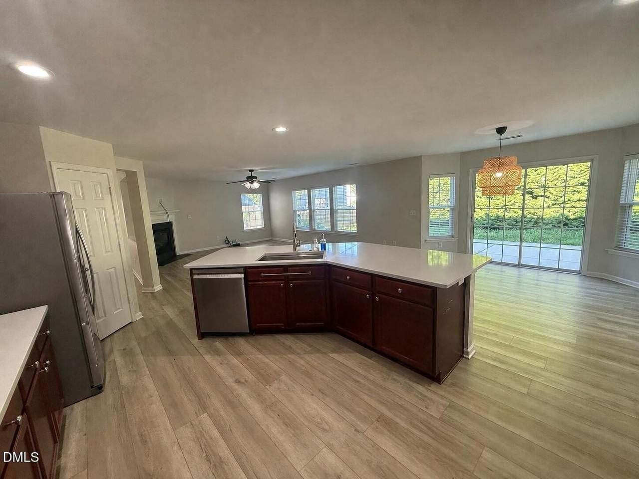220 Milpass Dr - Photo 7 of 20