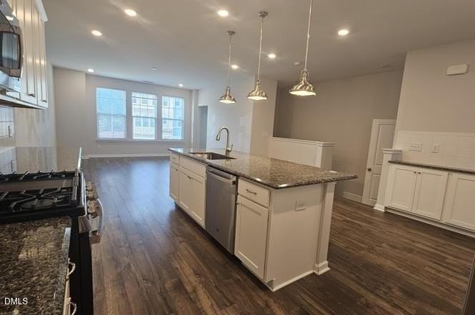 1038 Manorhaven Dr - Photo 2 of 37
