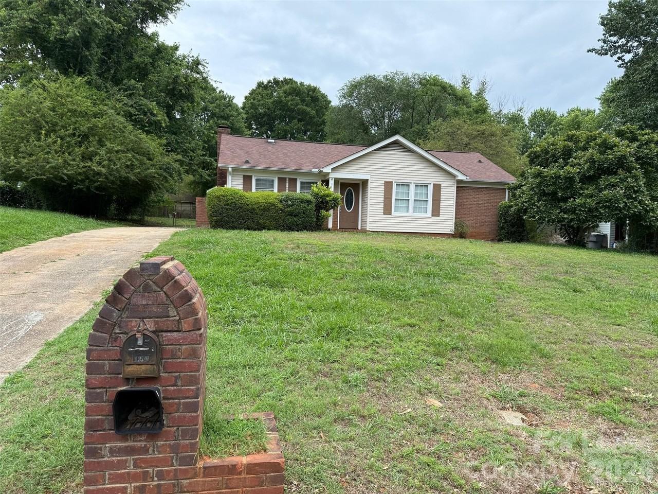 9413 Split Rail Ln