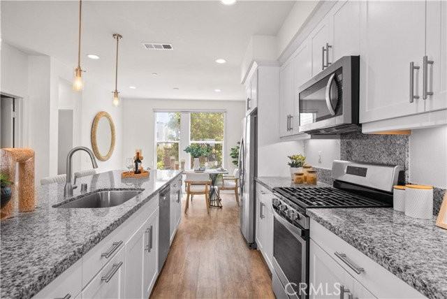 645 W 17th St - Photo 2 of 8