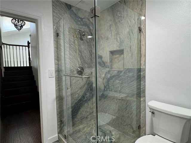 1041 W Acacia Ave - Photo 2 of 8