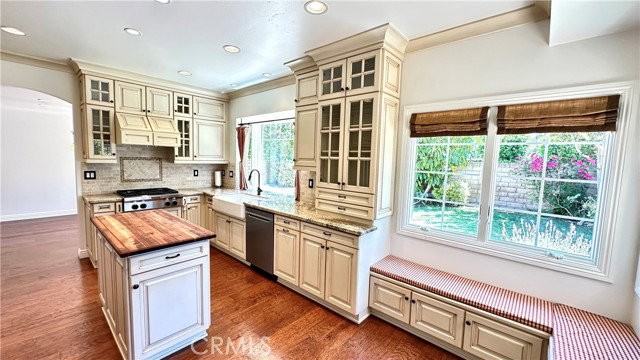 5514 E Crater Lake Ave - Photo 3 of 8