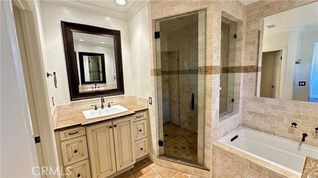 5514 E Crater Lake Ave - Photo 4 of 8