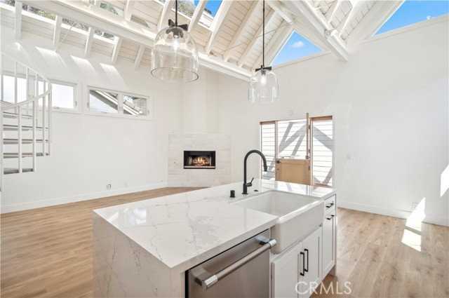 439 Carnation Ave #1-2 - Photo 3 of 8