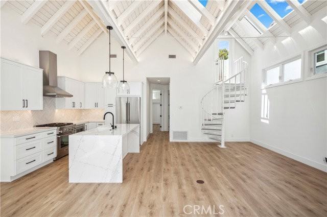 439 Carnation Ave #1-2 - Photo 4 of 8