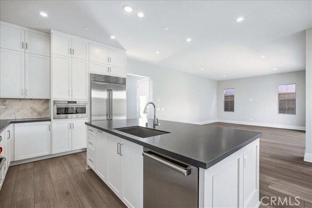 212 Mistwater - Photo 2 of 8