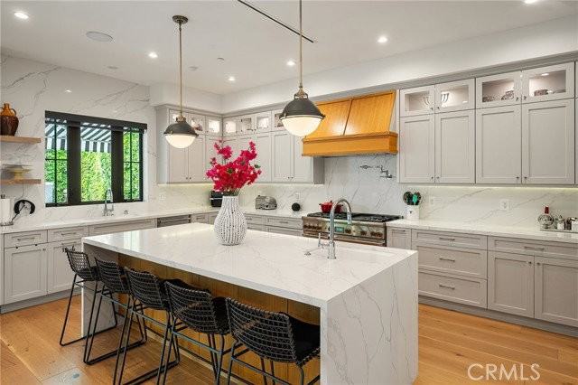 4365 Kraft Ave - Photo 3 of 8
