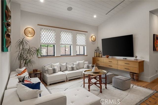 4365 Kraft Ave - Photo 6 of 8