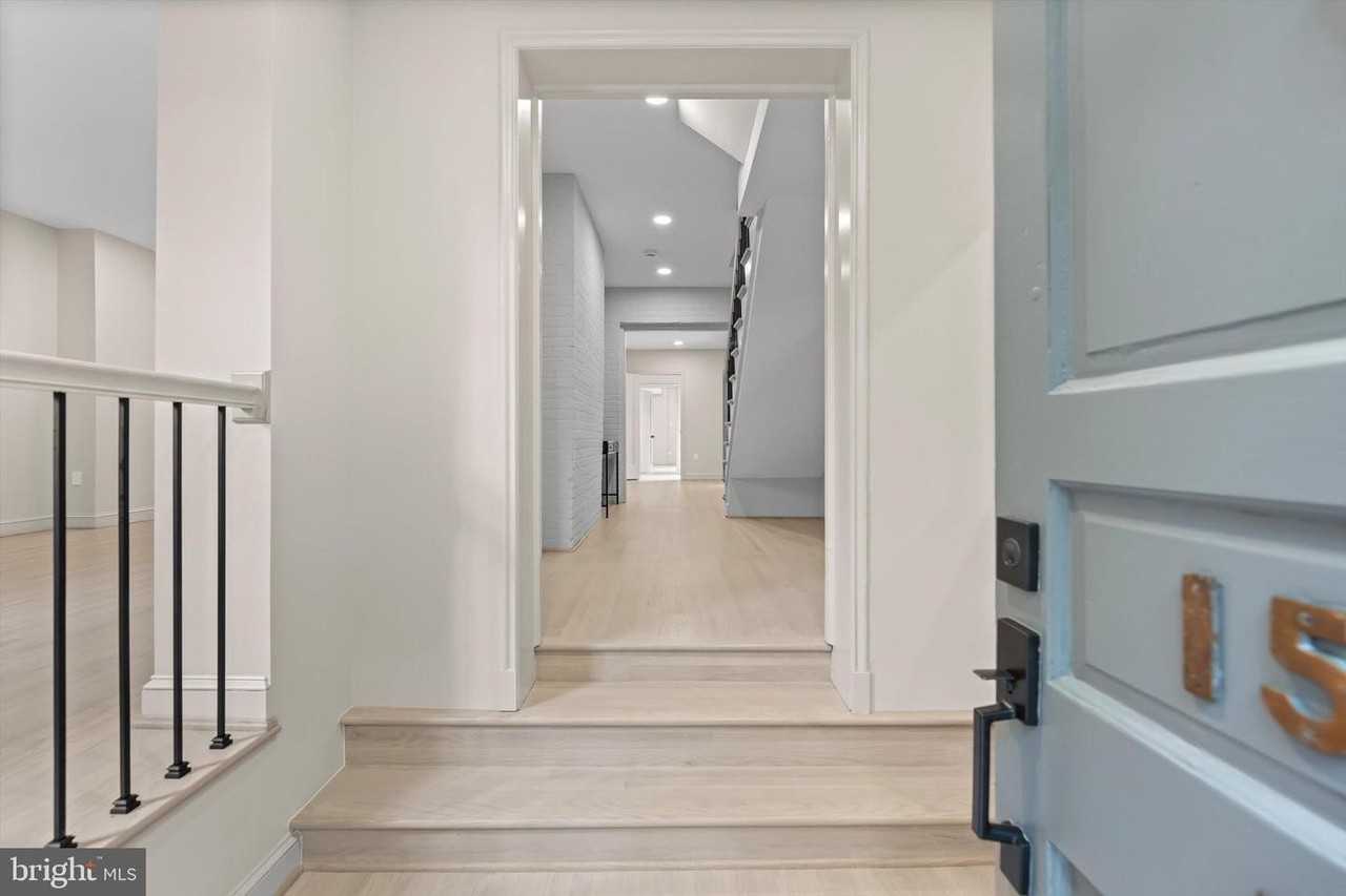 1525 35th St Nw - Photo 2 of 43