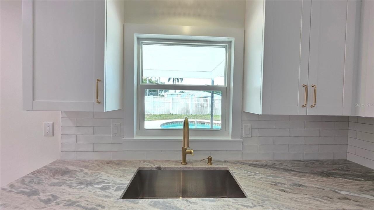 6817 11th Ave Nw - Photo 4 of 21