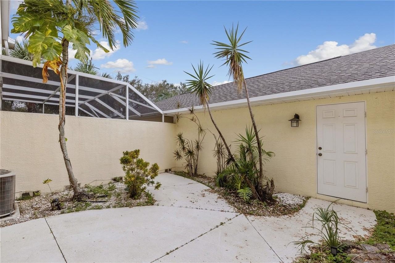 5650 Simonton St - Photo 2 of 50