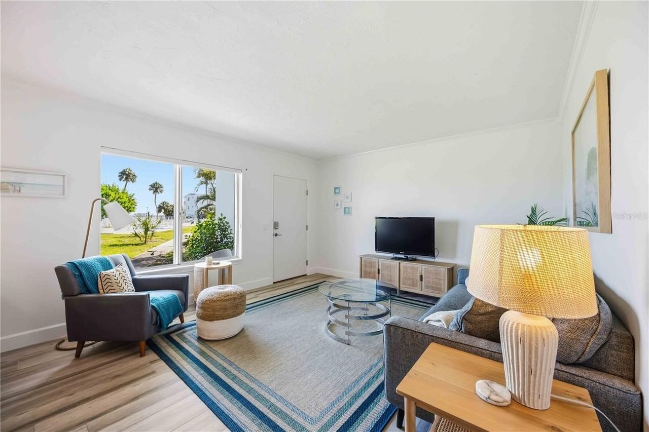 765 John Ringling Blvd #5 - Photo 5 of 50