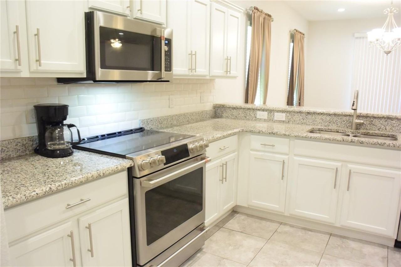 1213 Grantham Dr - Photo 2 of 39