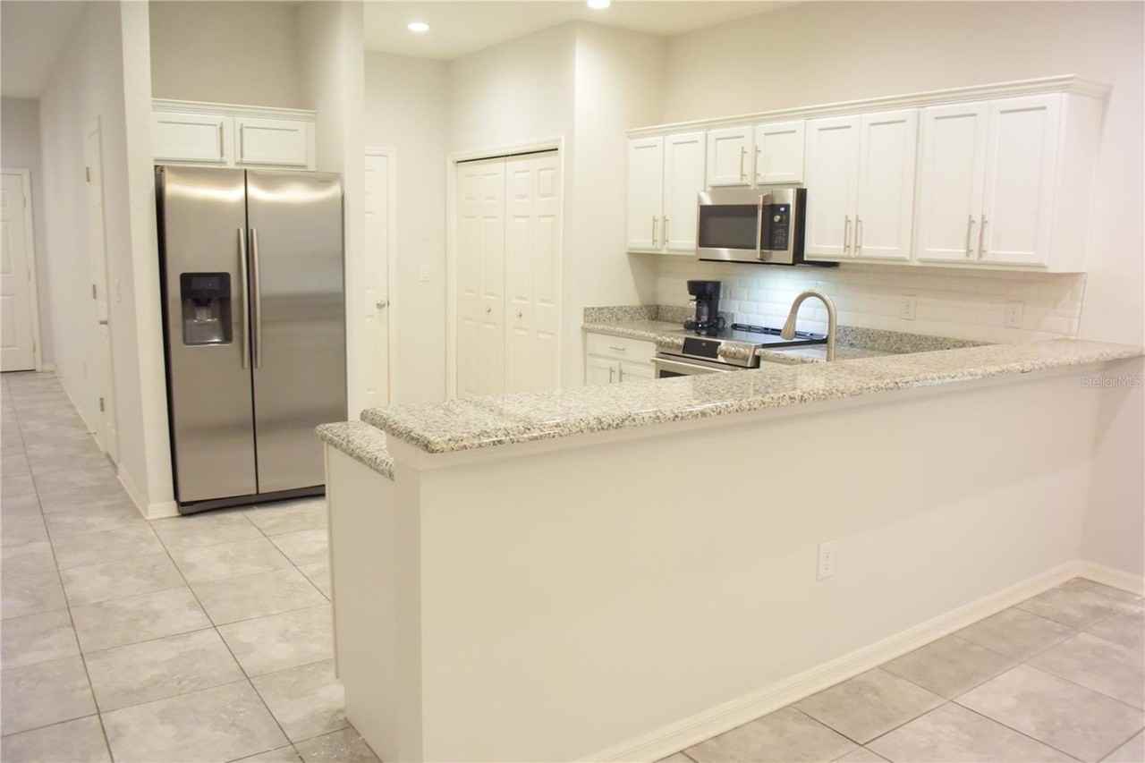 1213 Grantham Dr - Photo 5 of 39