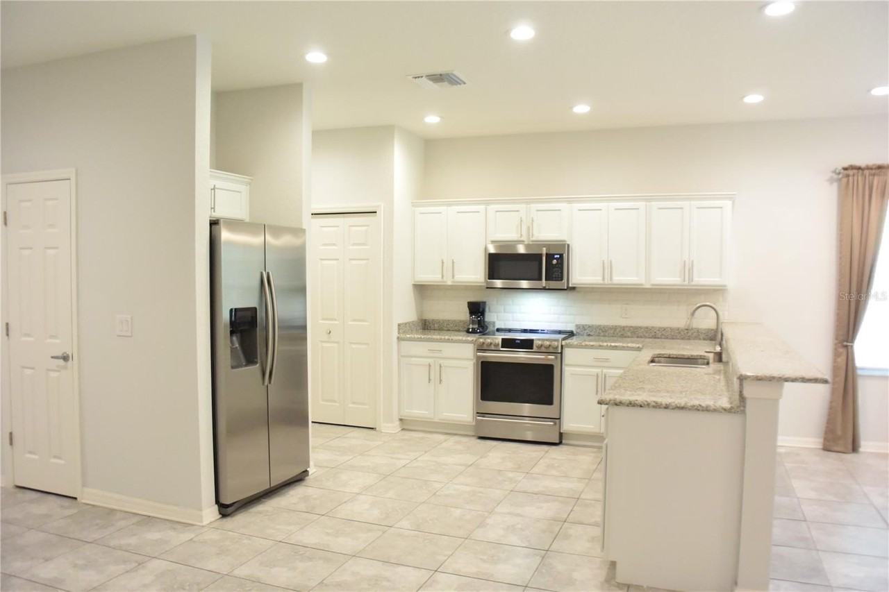 1213 Grantham Dr - Photo 6 of 39