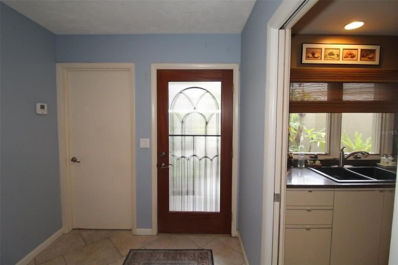 4532 Ascot Cir N - Photo 5 of 33