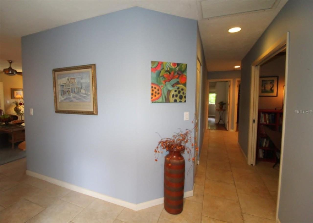 4532 Ascot Cir N - Photo 6 of 33