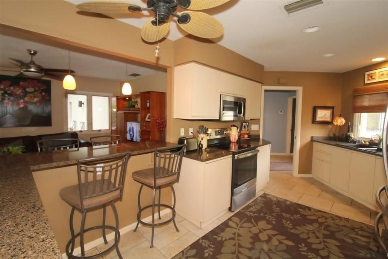 4532 Ascot Cir N - Photo 7 of 33