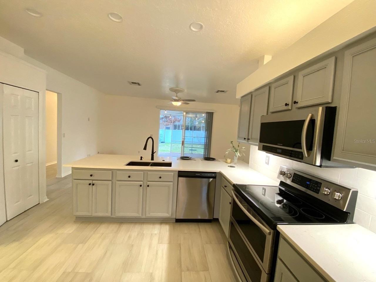 3837 Fallscrest Cir - Photo 4 of 26