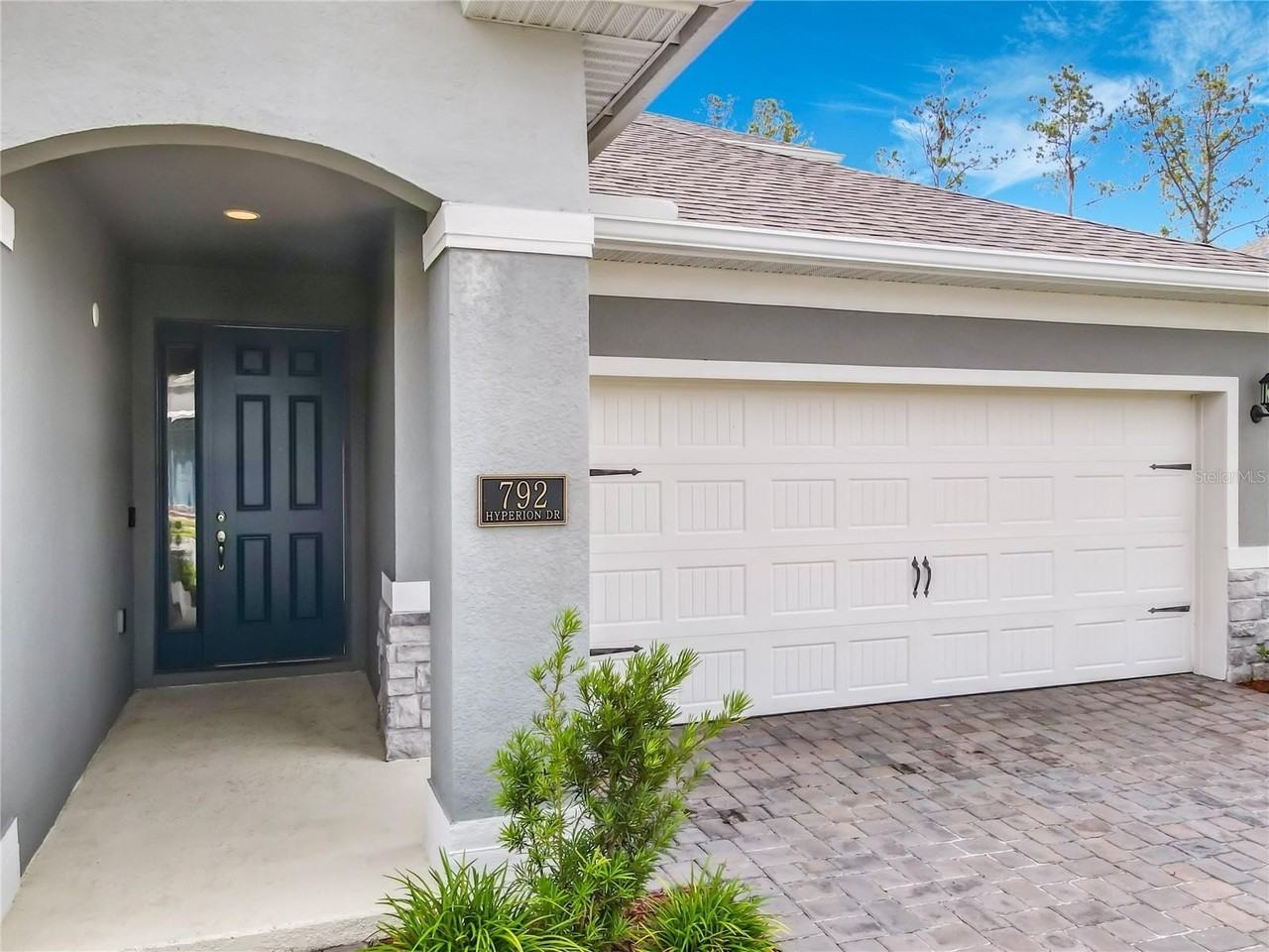 792 Hyperion Dr - Photo 4 of 50