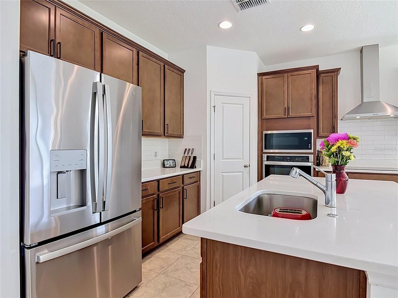 792 Hyperion Dr - Photo 6 of 50