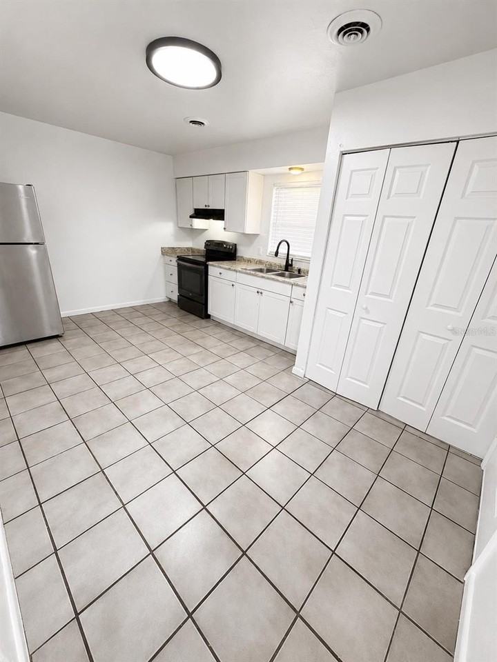 1703 Ne 71st St - Photo 6 of 15