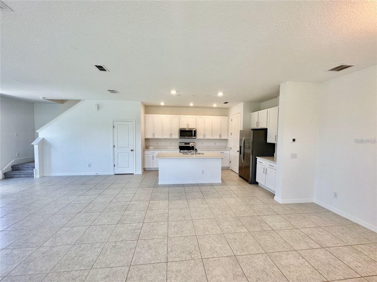 1707 Sanibel Dr - Photo 2 of 26