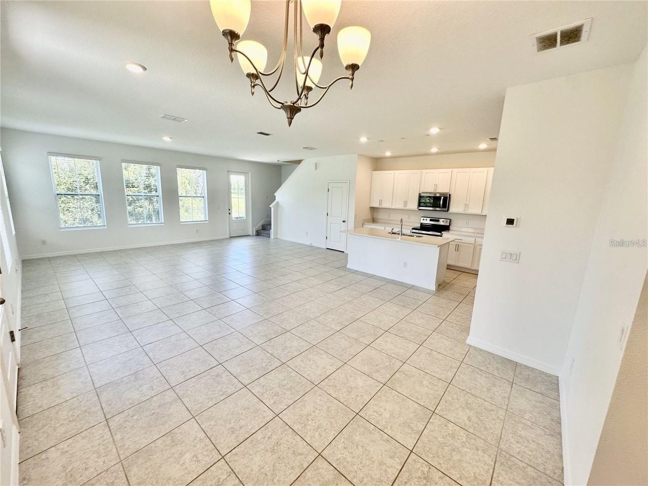 1707 Sanibel Dr - Photo 3 of 26