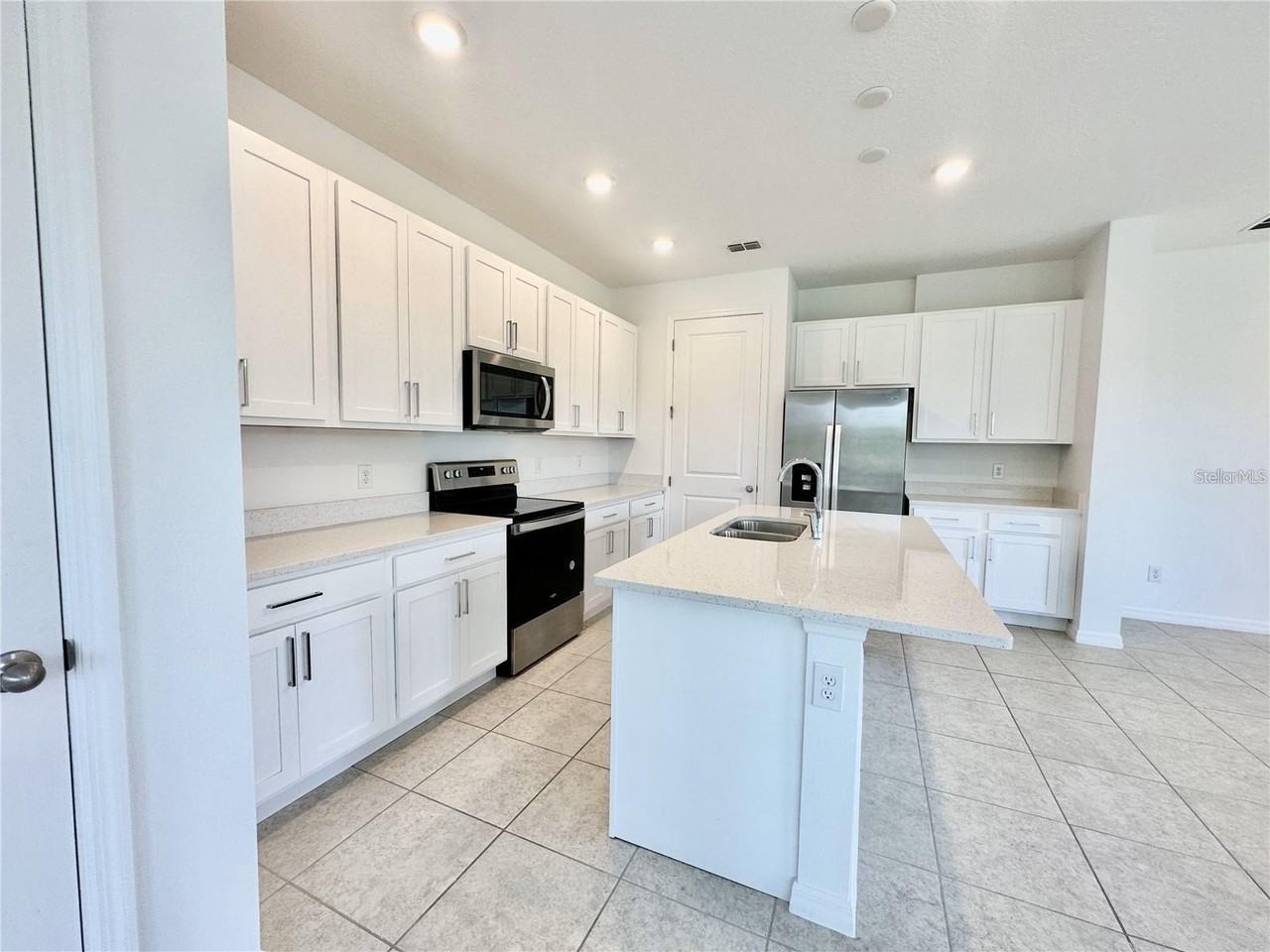 1707 Sanibel Dr - Photo 6 of 26
